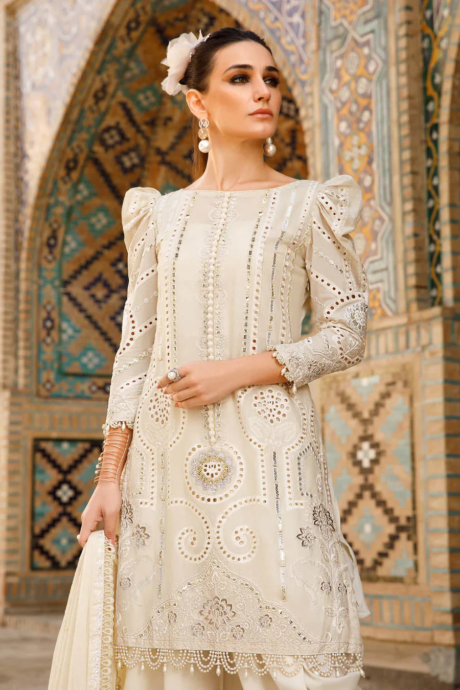 Chikankari Georgette Pakistani Suit in Off White : KCH10652